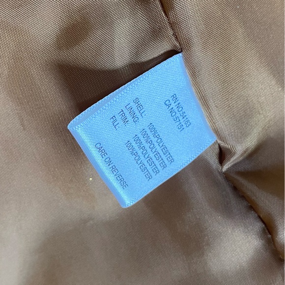 G. H. Bass & Co Quilted Puffer Vest, Medium - Picture 9 of 9